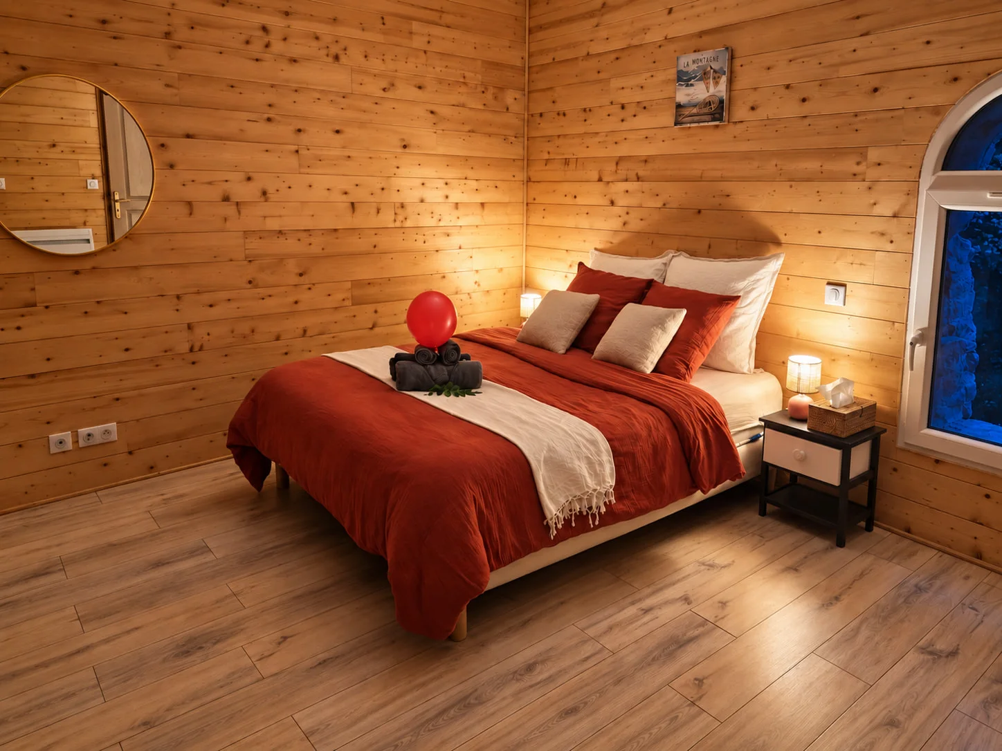 La chambre rouge, chaleureuse et paisible