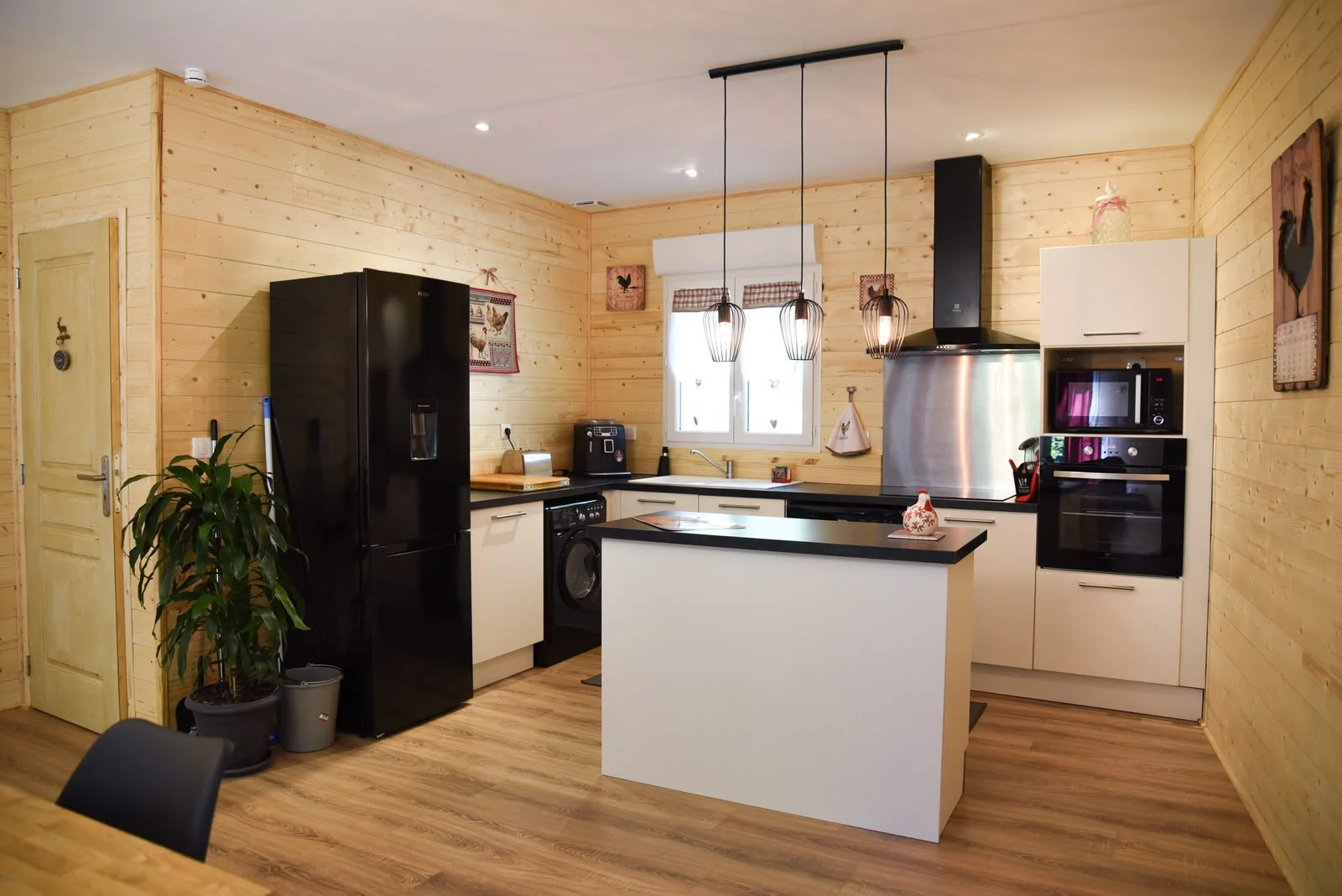 Fitted kitchen with island, fridge, oven and hob