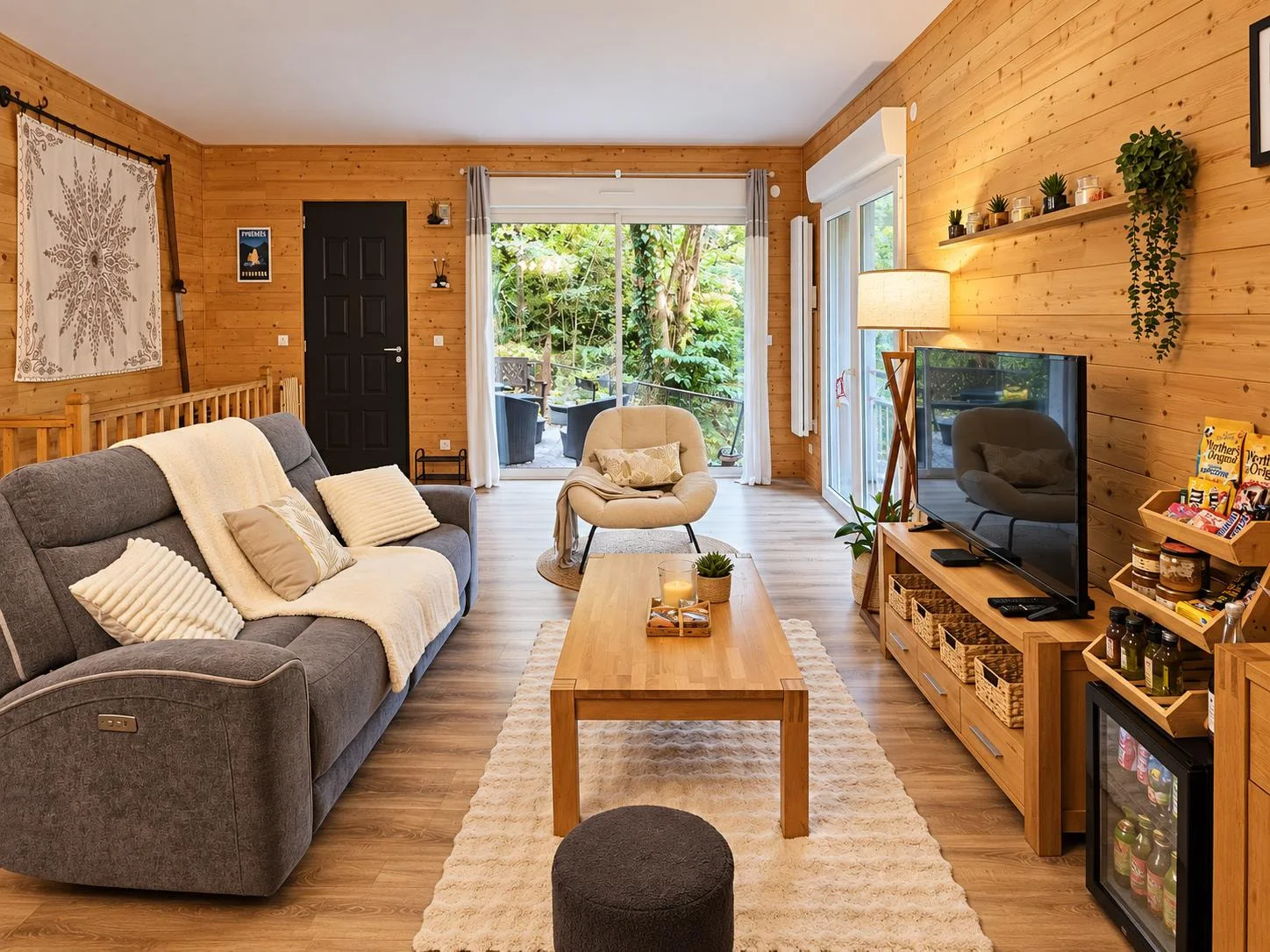 Le salon prolonge la maison vers l’extérieur